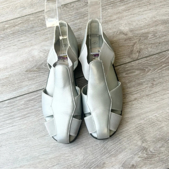 Lite Soles Silver Leather Padded Flat Sandals - Picture 3 of 12